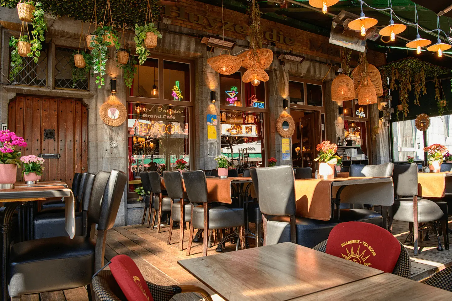 Sfeervol terras van Brasserie die Maene