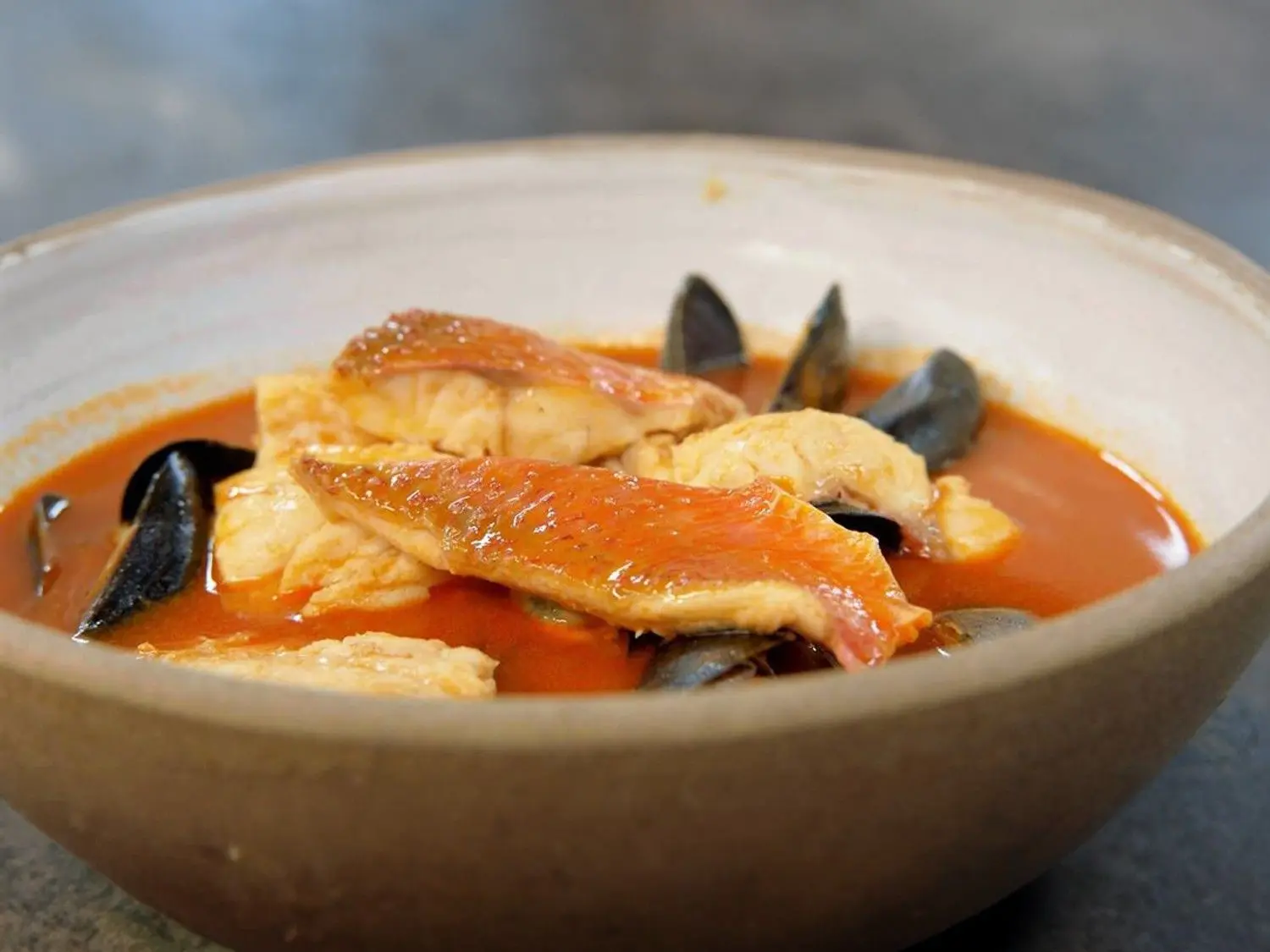 Noordzee bouillabaise met vis en mosselen